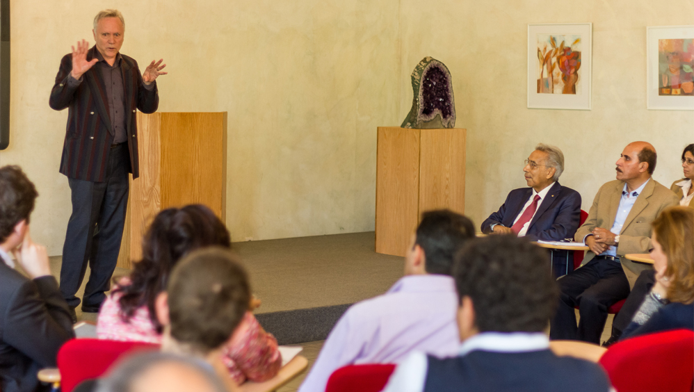 Dr. Ronnie Lessem talking at SEKEMs Social Innovation Day.