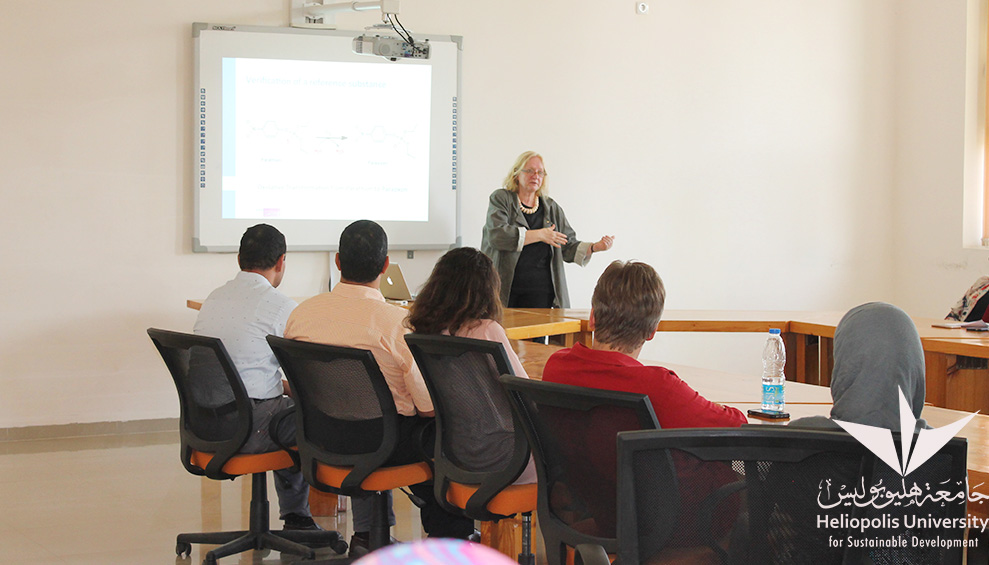 Faculty of Pharmacy hosts the Quality Expert Dr. Christel L. Weins